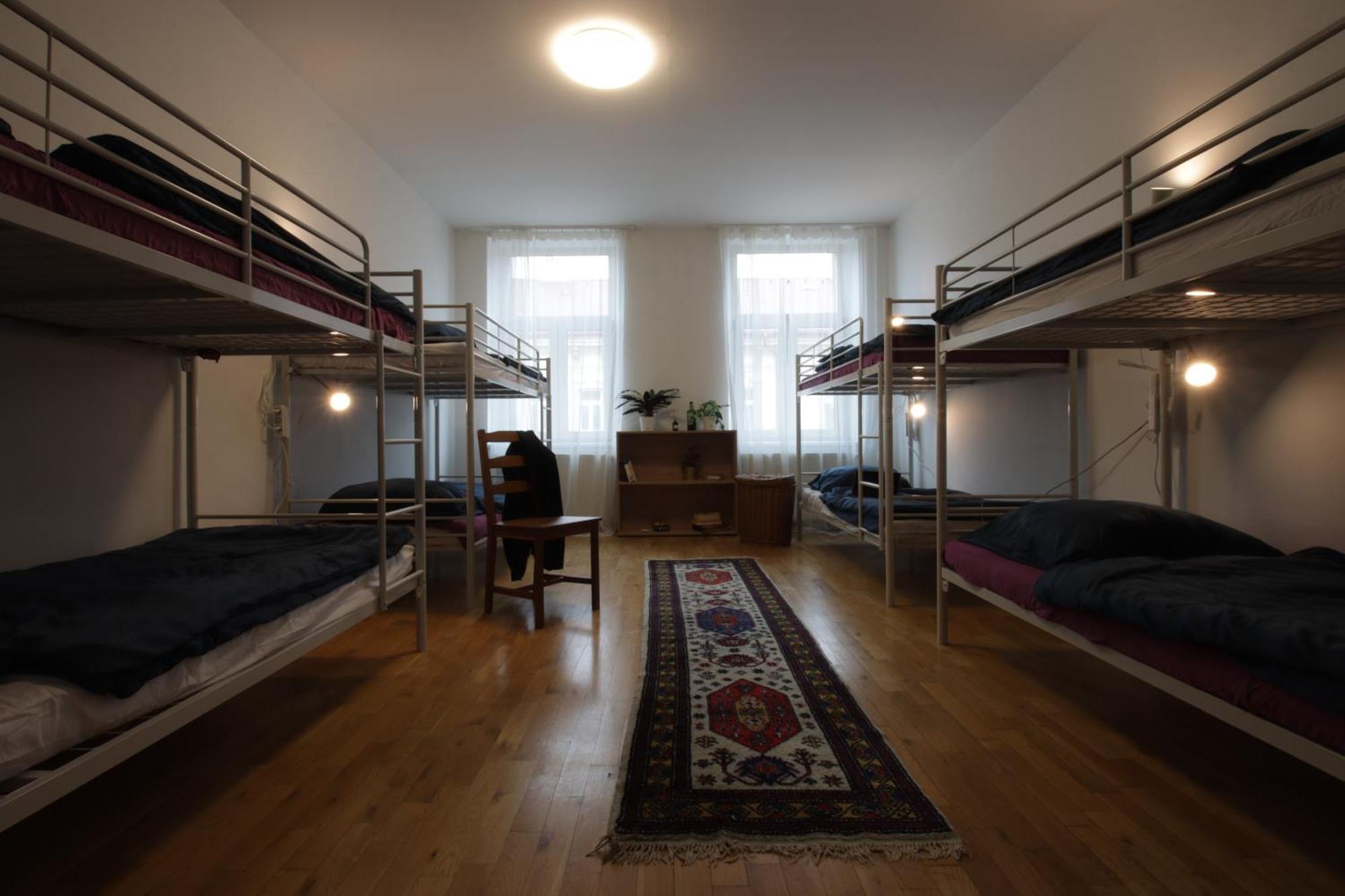 In Hostel Прага Экстерьер фото