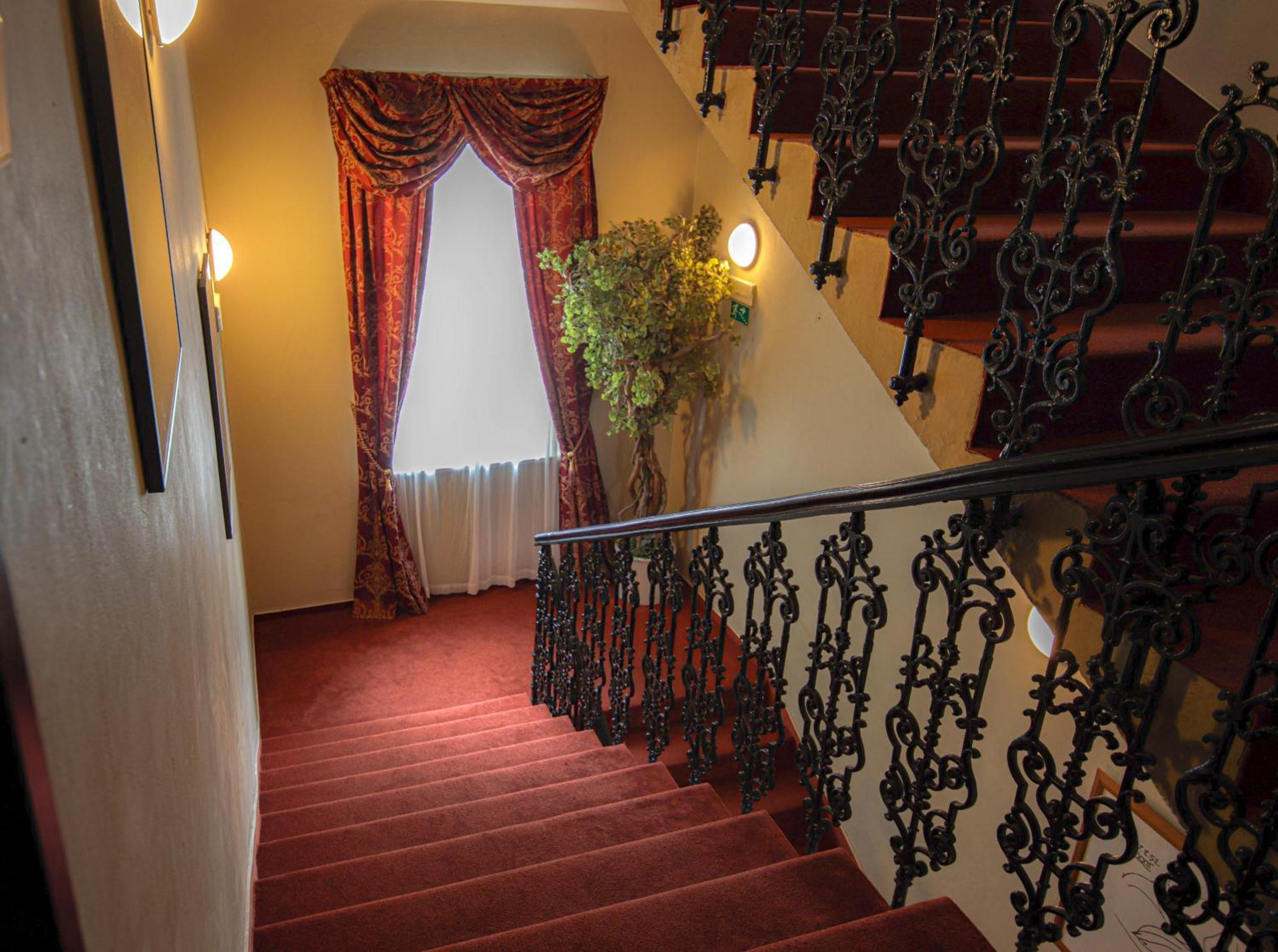 In Hostel Прага Экстерьер фото