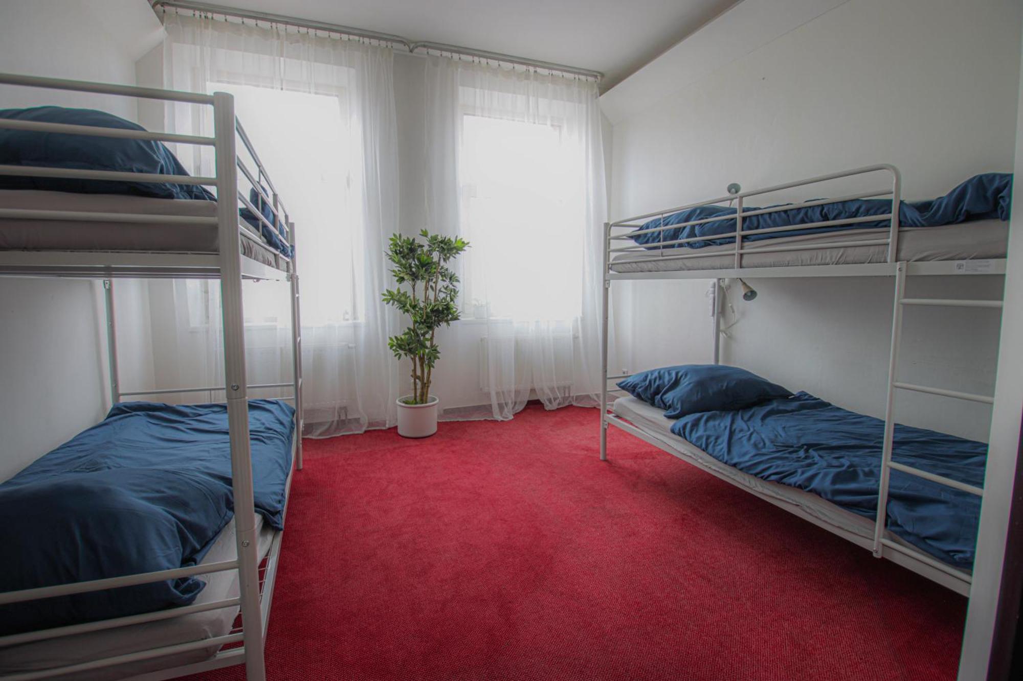 In Hostel Прага Экстерьер фото