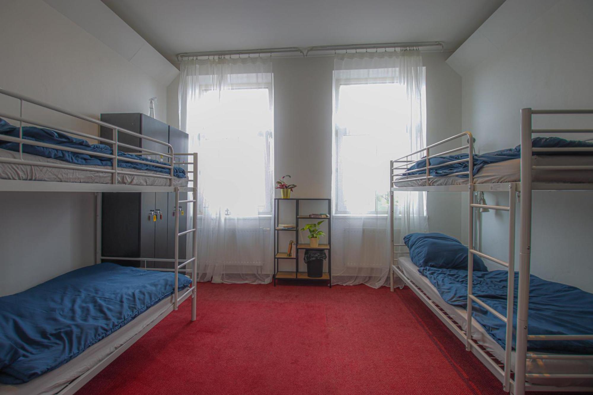 In Hostel Прага Экстерьер фото
